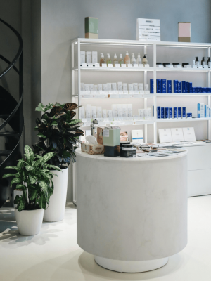 Rudanta Construction Modern Salon Design